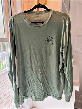 Travis Mathew Long Sleeve Graphic Tee in Green XL Like New